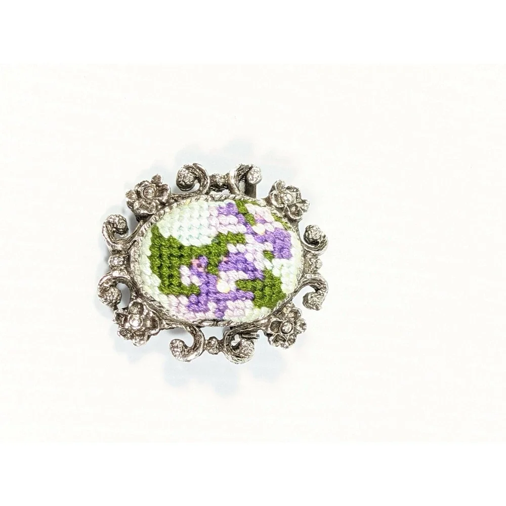 Needlepoint Flower Brooch Purple Cross Stitch Oval‎ Silver Tone Pin